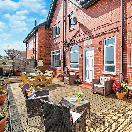 Apartment 2 Bed In Filey 77711 *