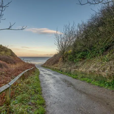 2 Bed In Filey Oc-77711 *